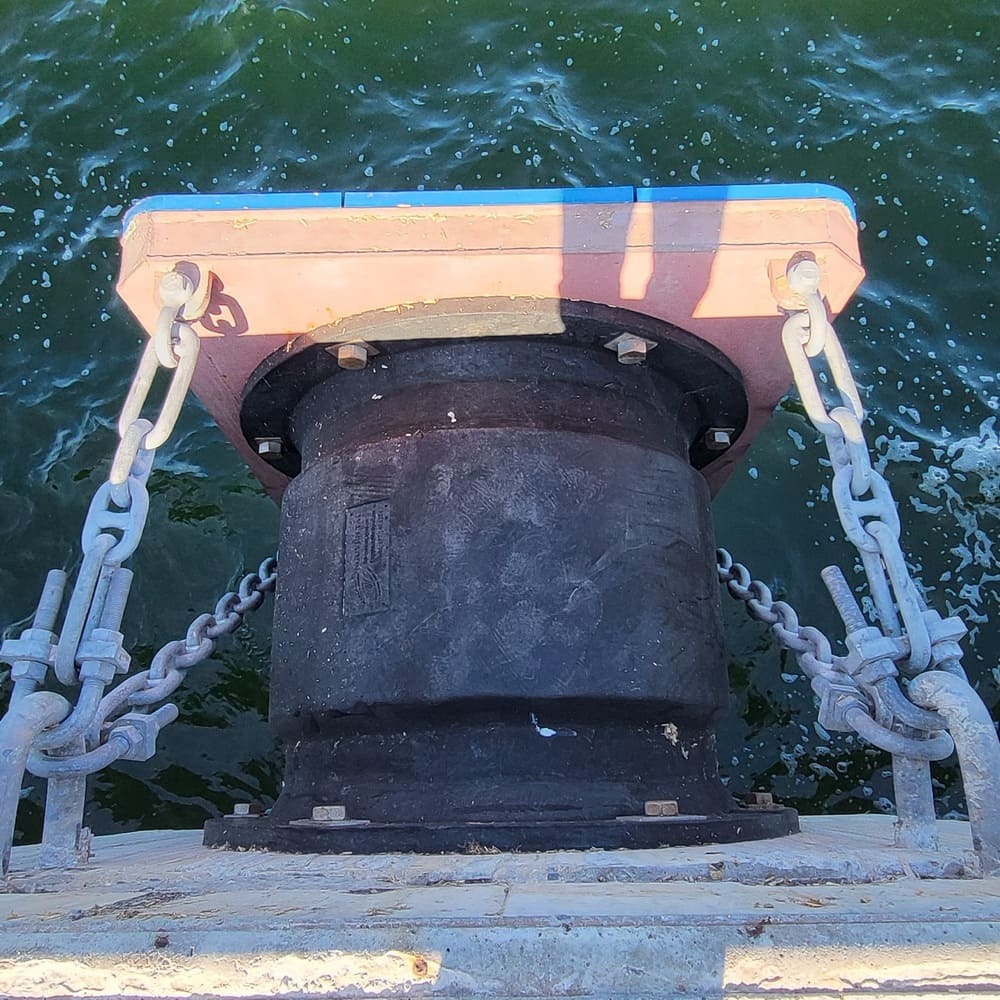 Đệm chống va tàu CSS Fender