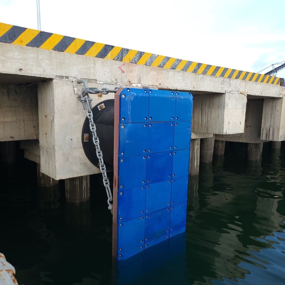 Đệm chống va tàu CSS Fender