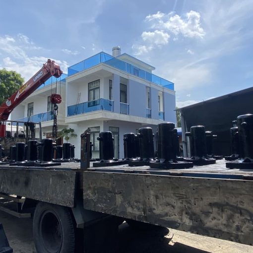 bích neo tàu trụ đơn